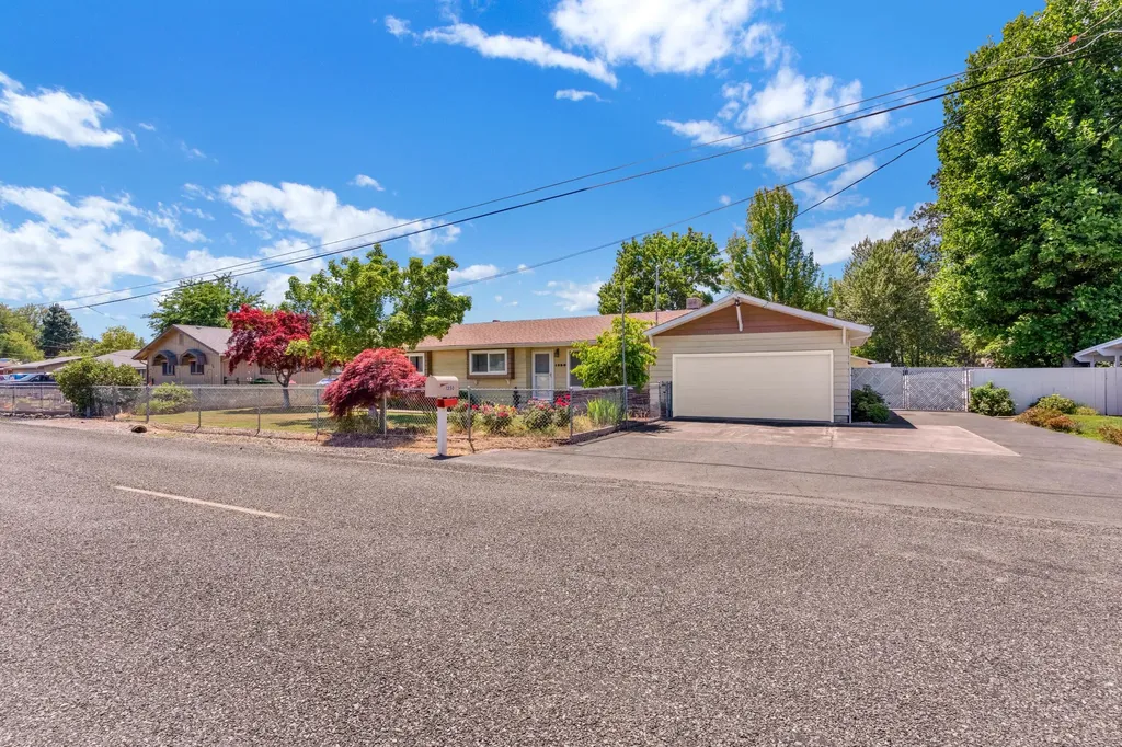 1350 Ojai Avenue Grants Pass OR 97527