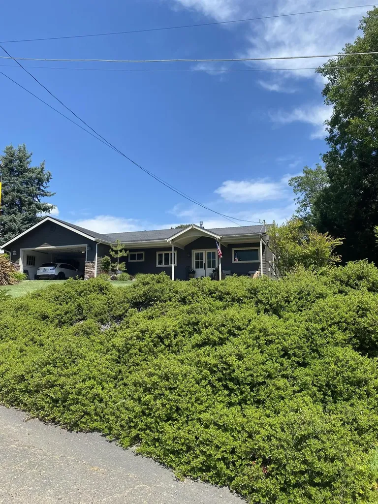 619 3rd Street Rogue River OR 97537