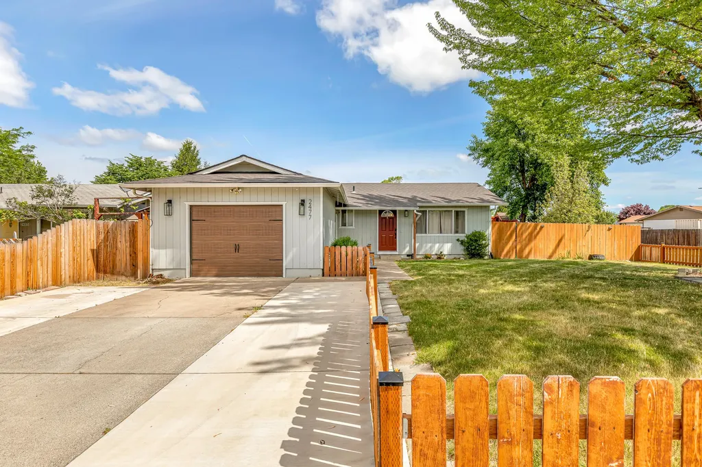 2477 Flanders Street White City OR 97503