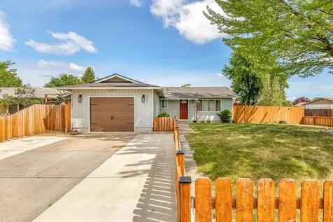 2477 Flanders Street White City OR 97503