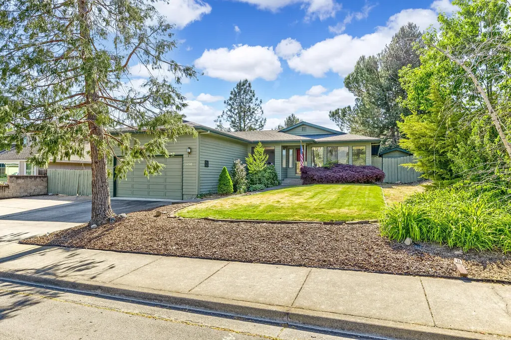 1456 La Loma Drive Medford OR 97504