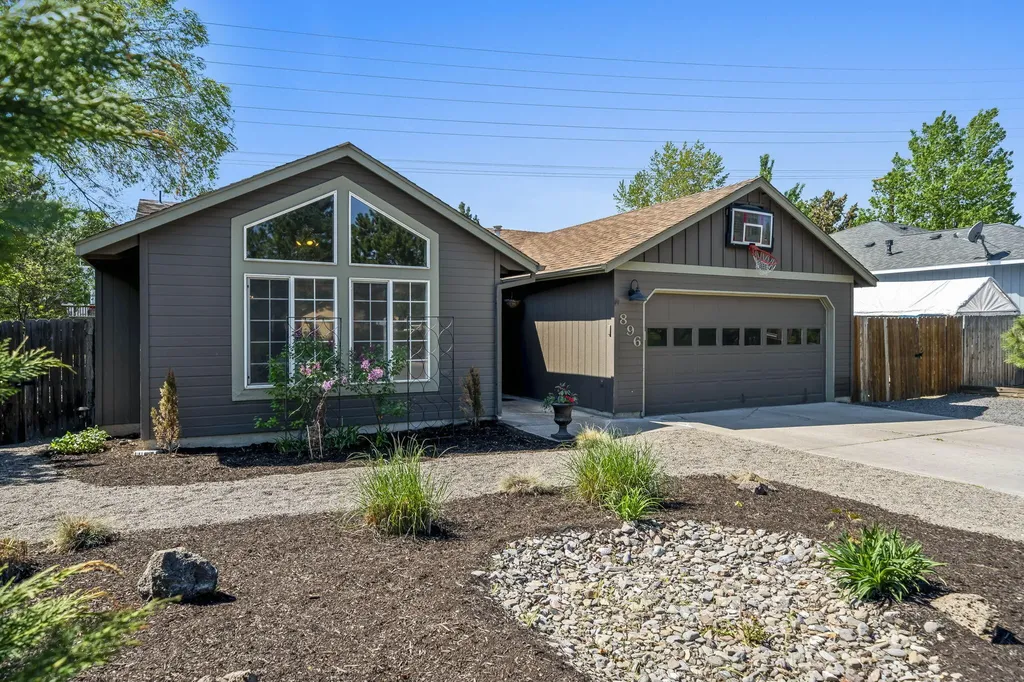 896 NE Locksley Drive Bend OR 97701