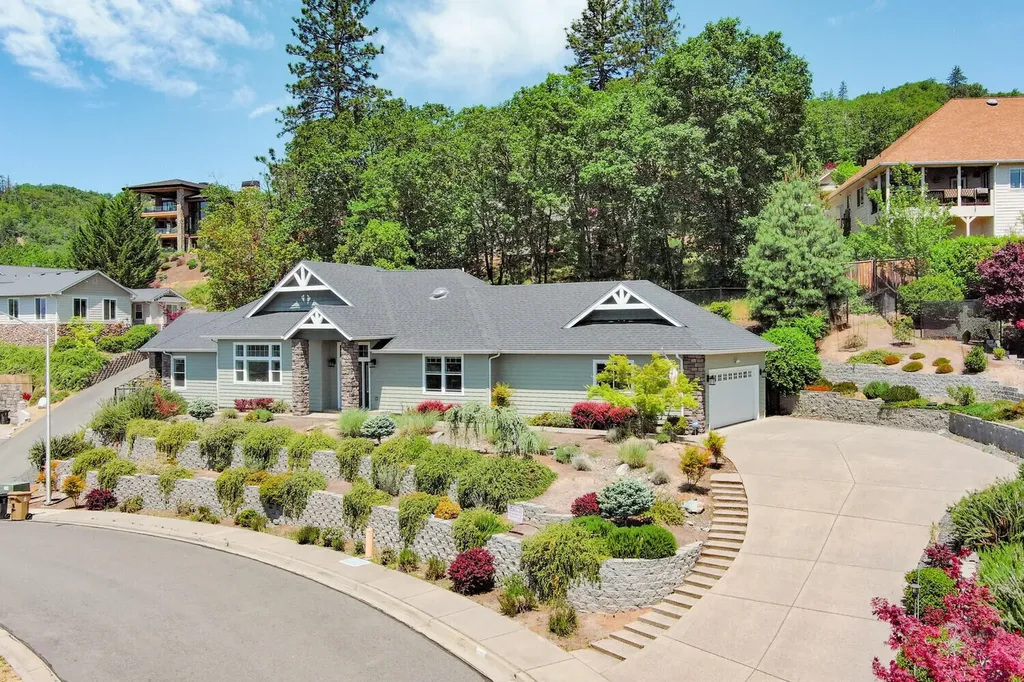150 NW Native Run Loop Grants Pass OR 97526