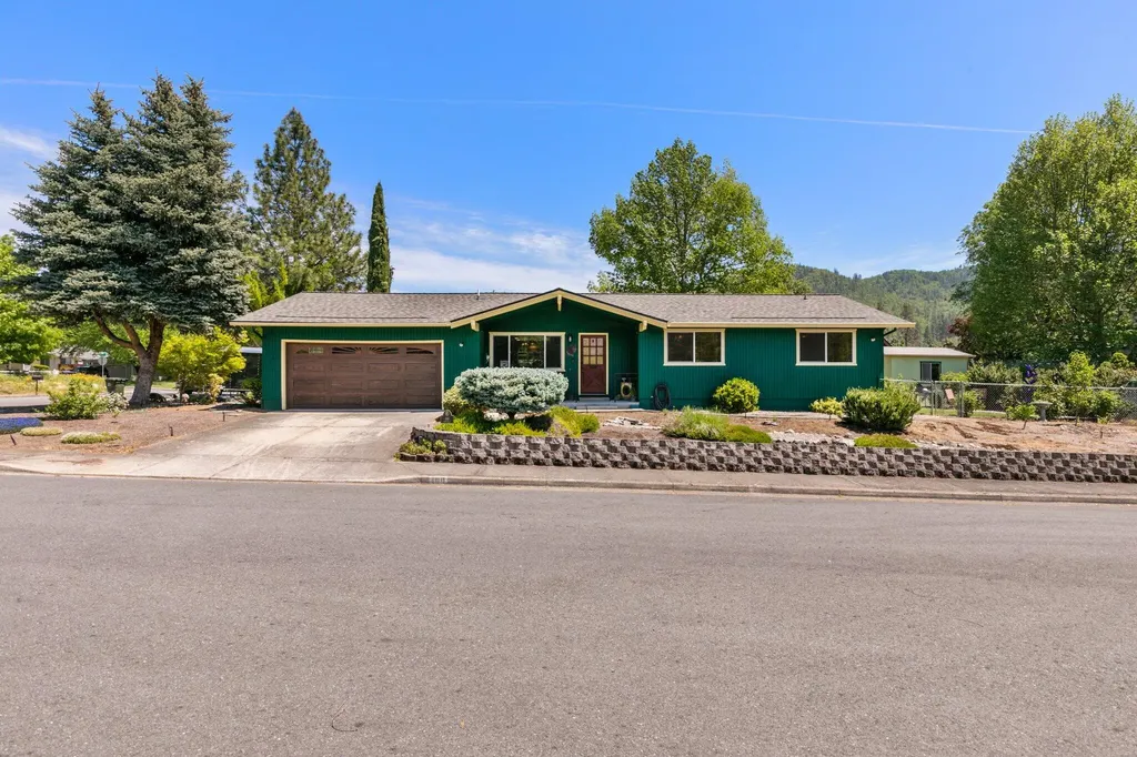 100 Marie Circle Rogue River OR 97537