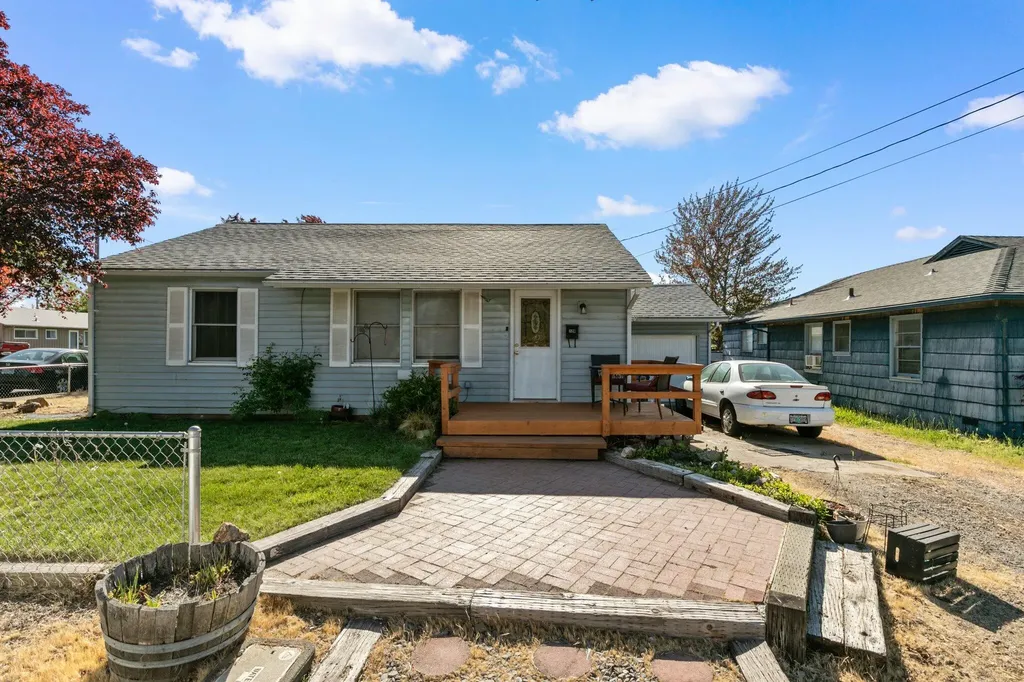 126 S 9th Street Central Point OR 97502