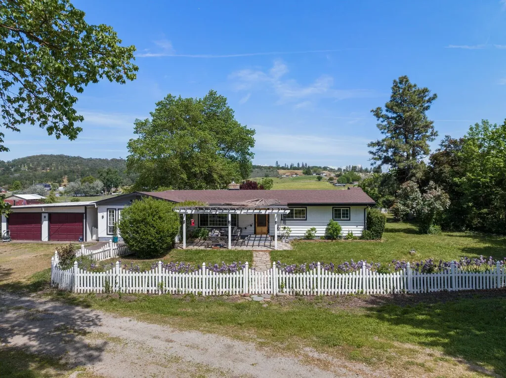 5948 Shady Brook Drive Central Point OR 97502