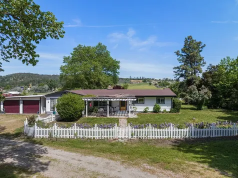 5948 Shady Brook Drive Central Point OR 97502