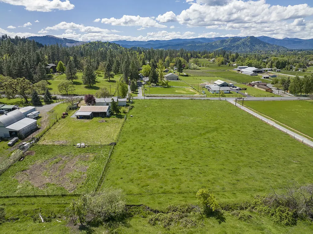 4217 Midway Avenue Grants Pass OR 97527