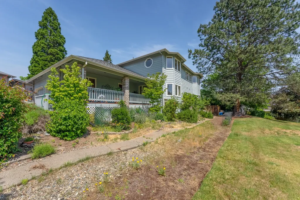 1010 NW Regent Drive Grants Pass OR 97526