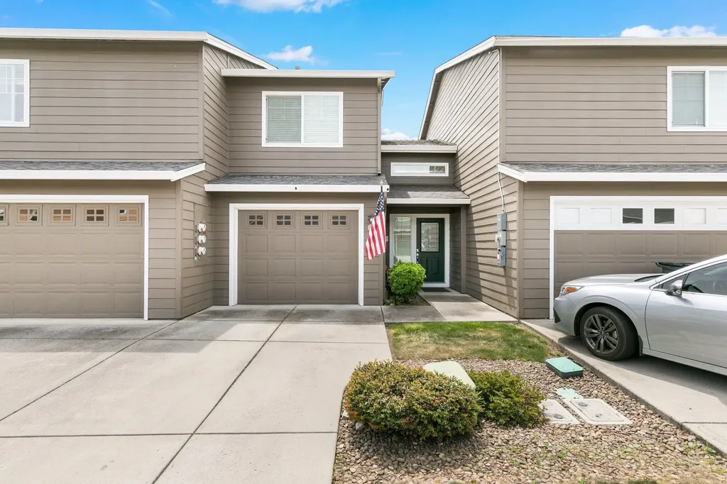 332 Live Oak Loop Central Point OR 97502