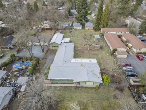 240 SW Rogue River Avenue Grants Pass OR 97526