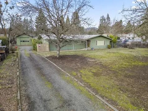 240 SW Rogue River Avenue Grants Pass OR 97526