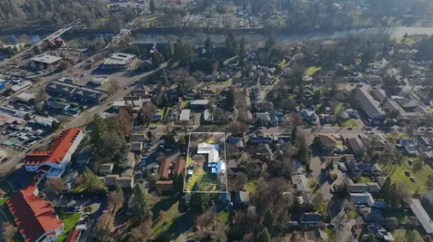 240 SW Rogue River Avenue Grants Pass OR 97526