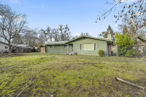 240 SW Rogue River Avenue Grants Pass OR 97526