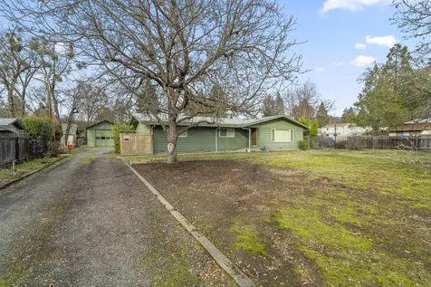 240 SW Rogue River Avenue Grants Pass OR 97526
