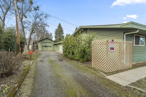 240 SW Rogue River Avenue Grants Pass OR 97526