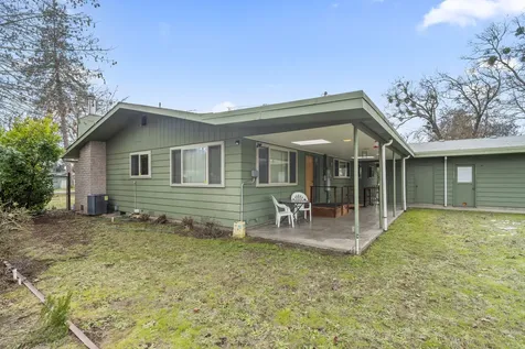 240 SW Rogue River Avenue Grants Pass OR 97526