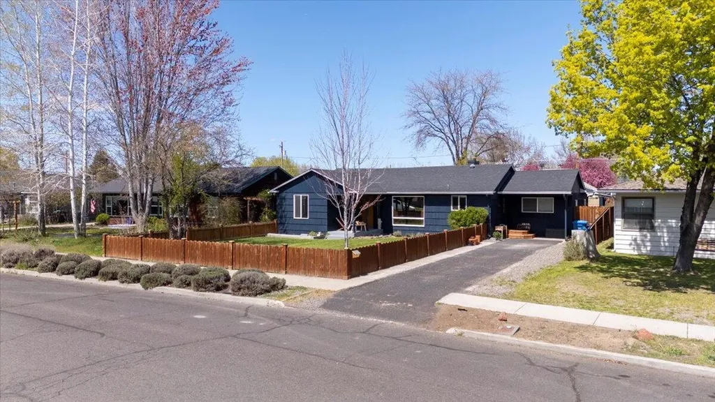699 NE Ochoco Avenue Prineville OR 97754