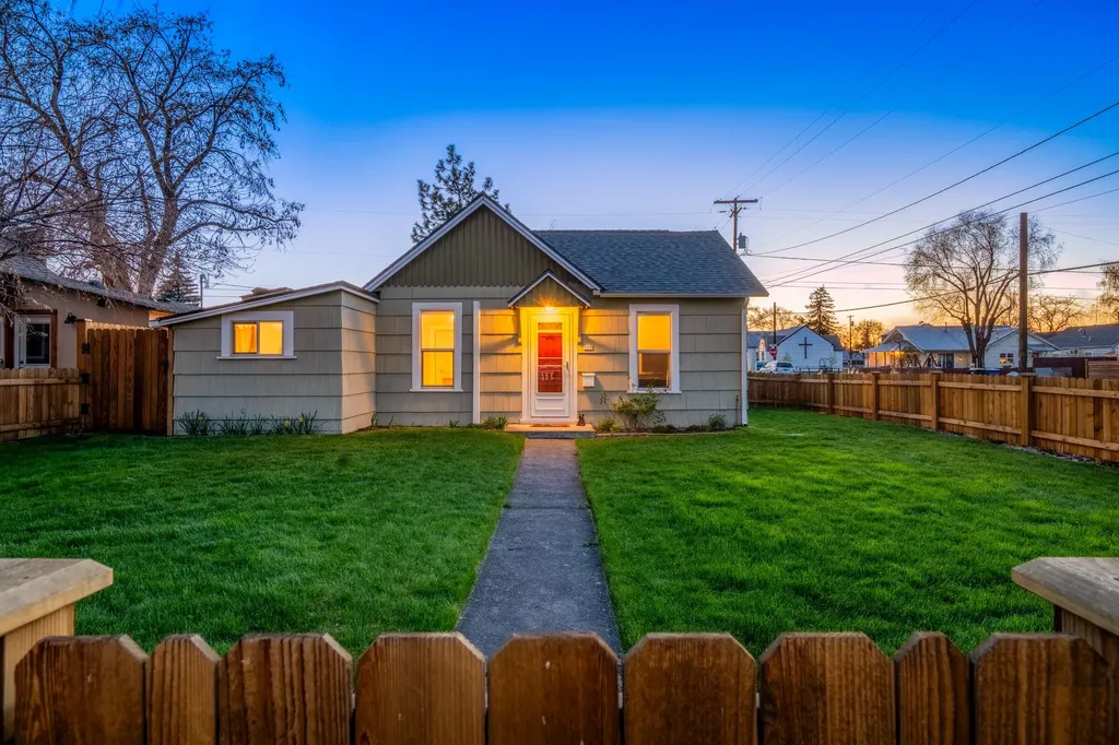 305 SW 9th Street Redmond OR 97756