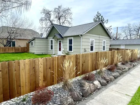 305 SW 9th Street Redmond OR 97756