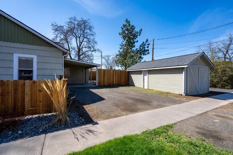 305 SW 9th Street Redmond OR 97756
