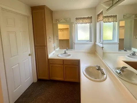 93 Freshwater Drive Phoenix OR 97535