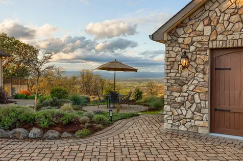 4137 Dry Creek Road Medford OR 97504