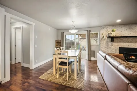 1555 S Columbus Avenue Medford OR 97501