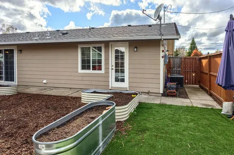 1555 S Columbus Avenue Medford OR 97501