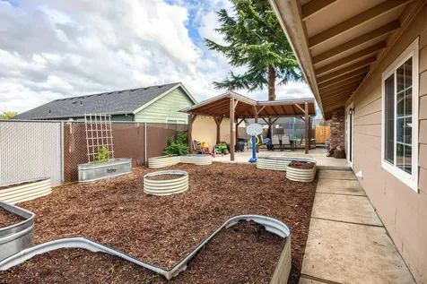 1555 S Columbus Avenue Medford OR 97501