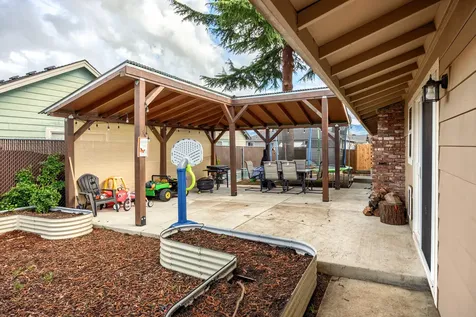 1555 S Columbus Avenue Medford OR 97501