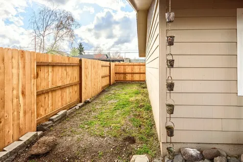 1555 S Columbus Avenue Medford OR 97501