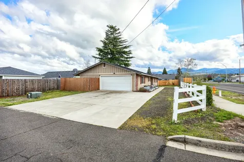 1555 S Columbus Avenue Medford OR 97501