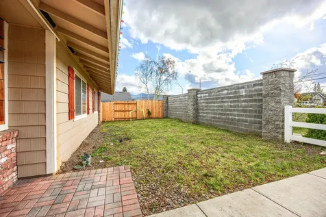 1555 S Columbus Avenue Medford OR 97501