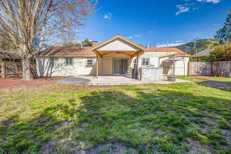 1128 SE Rogue Drive Grants Pass OR 97526