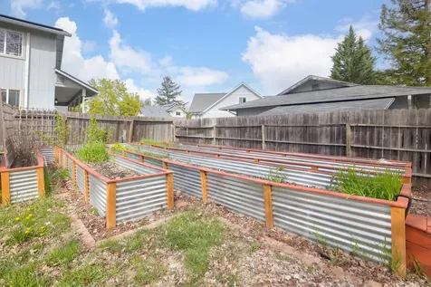 1128 SE Rogue Drive Grants Pass OR 97526