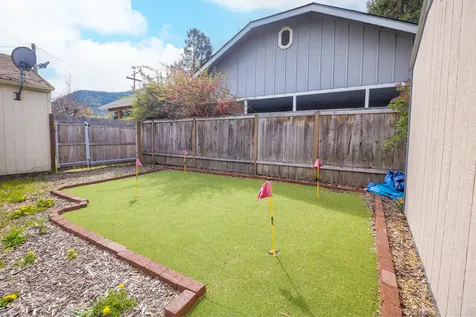 1128 SE Rogue Drive Grants Pass OR 97526