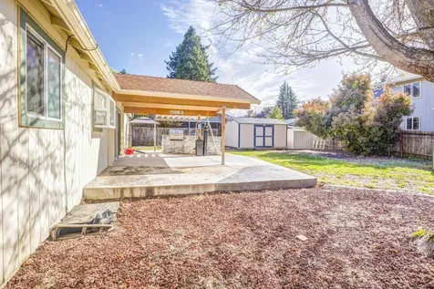 1128 SE Rogue Drive Grants Pass OR 97526