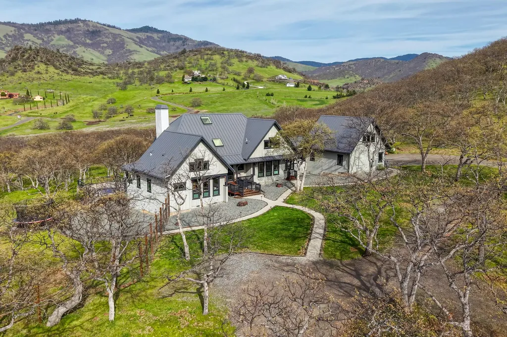 11444 Corp Ranch Road Ashland OR 97520