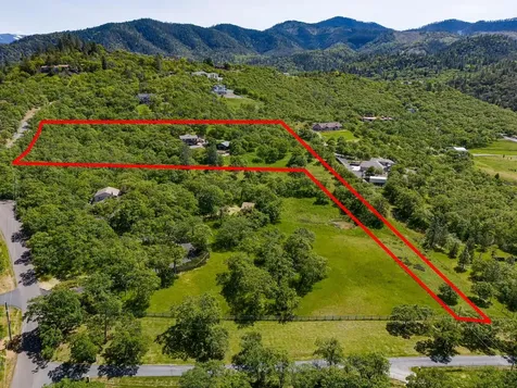 5205 Pioneer Road Medford OR 97501
