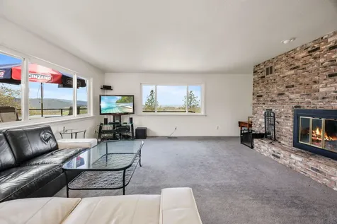 5205 Pioneer Road Medford OR 97501
