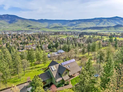 2208 Lupine Drive Ashland OR 97520