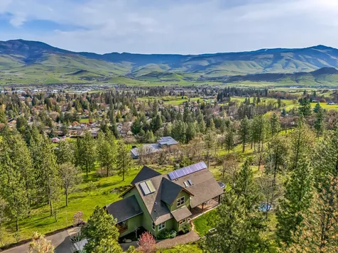 2208 Lupine Drive Ashland OR 97520