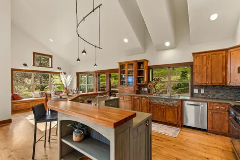 2208 Lupine Drive Ashland OR 97520