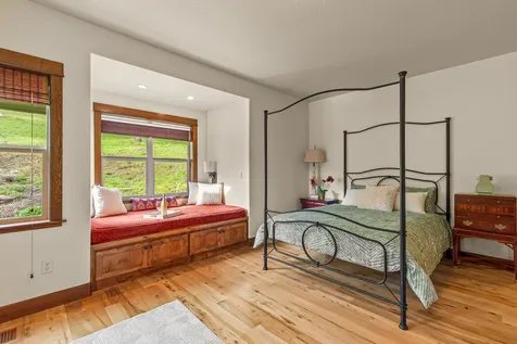 2208 Lupine Drive Ashland OR 97520