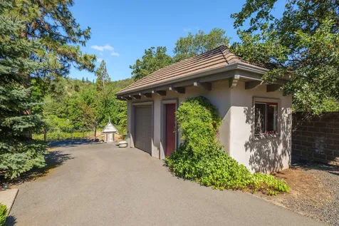 270 W Jones Creek Road Grants Pass OR 97526