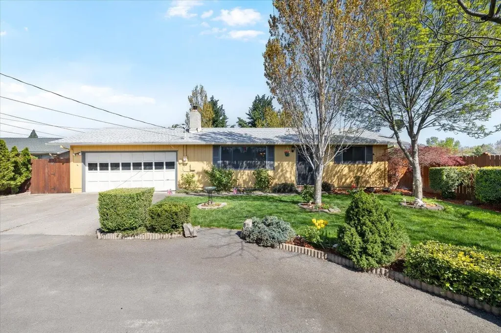 2280 Delta Waters Road Medford OR 97504
