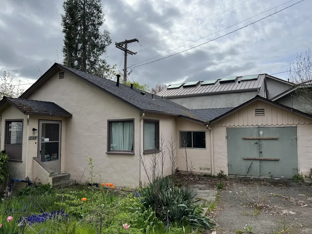 754 NW 6th Street Grants Pass OR 97526