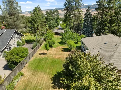 2570 Siskiyou Boulevard Ashland OR 97520