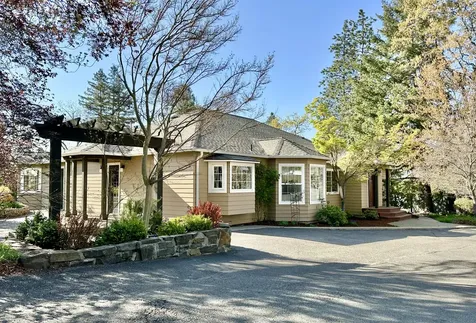 2570 Siskiyou Boulevard Ashland OR 97520